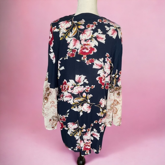 💖 Boho Blossom Bell-Sleeve Kimono Jacket 💖 - Picture 3 of 3